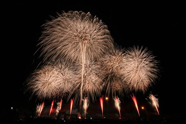 阿久根で8000発の花火が上がる、秋まつり開催！